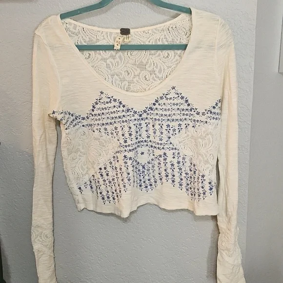 Free People Geo Floral Lace Inset Lightweight Long Sleeve Crop Top - Picture 3 of 6